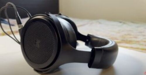 4. Monolith M1570 by Monoprice